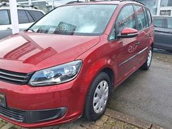 Rot Gebraucht 2013 VW Touran Comfortline Van / Kleinbus | 11.980 € (Teuer)