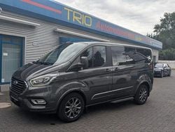 Grau Gebraucht 2022 Ford Tourneo Custom Titanium Van | 40.999 € (Etwas zu teuer)