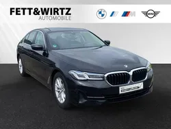Saphirschwarz metallic Gebraucht 2021 BMW 530e Sport Line Limousine | 35.800 € (Guter Preis)
