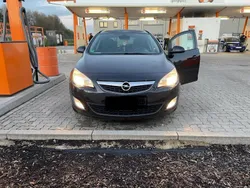 Schwarz Gebraucht 2012 Opel Astra Sport Kombi | 4.000 € (Fairer Preis)