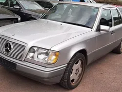 Silber Gebraucht 1994 Mercedes E200 Limousine | 2.990 €