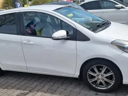 Weiß Gebraucht 2013 Toyota Yaris Cool Kleinwagen | 4.600 €