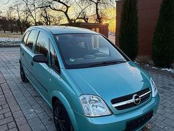 Grün Gebraucht 2004 Opel Meriva Van / Kleinbus | 4.490 € (Etwas zu teuer)