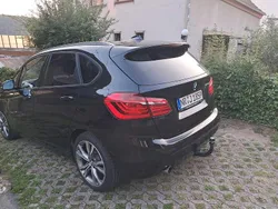 Schwarz Gebraucht 2017 BMW 218 Active Tourer Sport Line Van / Kleinbus | 13.200 € (Fairer Preis)
