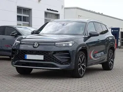 Delfingrau metallic Gebraucht 2025 VW Tayron R-line SUV | 57.900 € (Superpreis)