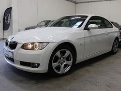 Weiß Gebraucht 2009 BMW 320 Sport Line Coupé | 9.399 € (Etwas zu teuer)