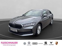 Graphitegrau metallic Gebraucht 2025 Skoda Superb Essence Kombi | 37.490 €