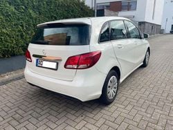Weiß Gebraucht 2016 Mercedes B180 Van / Kleinbus | 7.990 € (Superpreis)
