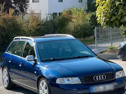 Blau Gebraucht 2001 Audi A4 Kombi | 2.900 € (Teuer)