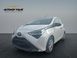 Weiß Gebraucht 2021 Toyota Aygo Kleinwagen | 8.850 € (Fairer Preis)