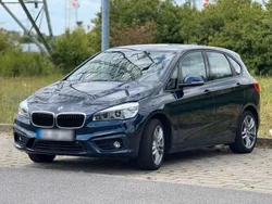 Blau Gebraucht 2016 BMW 218 Active Tourer Van / Kleinbus | 15.500 € (Etwas zu teuer)