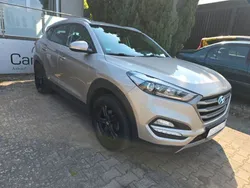 Weiß Gebraucht 2016 Hyundai Tucson Intro Edition SUV | 15.990 € (Fairer Preis)