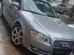 Grau Gebraucht 2005 Audi A4 Limousine | 2.600 € (Guter Preis)