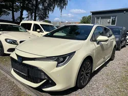 Weiß Gebraucht 2023 Toyota Corolla Team Limousine | 15.500 € (Fairer Preis)