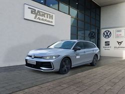 Oyster silver (silber) Gebraucht 2024 VW Passat R-line Limousine | 49.990 €