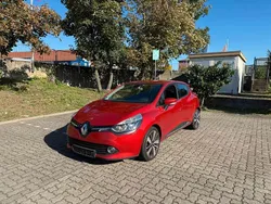 Rot Gebraucht 2014 Renault Clio IV Luxe Limousine | 4.900 € (Guter Preis)