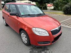 Orange Gebraucht 2010 Skoda Fabia Limousine | 1.890 € (Fairer Preis)