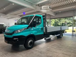 Grün Gebraucht 2017 Iveco Daily Van / Kleinbus | 31.990 €