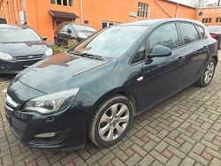 Grün Gebraucht 2014 Opel Astra Style Limousine | 4.190 € (Superpreis)