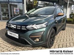 Zedergrünmetallic (grün) Gebraucht 2024 Dacia Sandero Extreme SUV | 18.590 €
