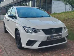 "candy" weiss Gebraucht 2018 Seat Ibiza Reference Kleinwagen | 7.999 € (Fairer Preis)