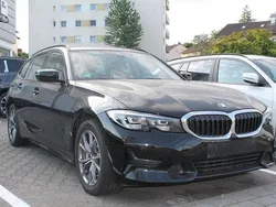Schwarz Gebraucht 2022 BMW 330 Sport Line Kombi | 32.839 € (Fairer Preis)