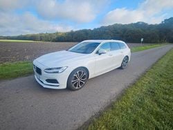 Weiß Gebraucht 2018 Volvo V90 Momentum Kombi | 27.600 € (Etwas zu teuer)