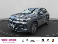 Grau Gebraucht 2024 VW Tiguan Life SUV | 34.440 € (Fairer Preis)