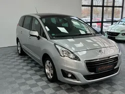 Grau Gebraucht 2014 Peugeot 5008 Active Van / Kleinbus | 8.699 € (Etwas zu teuer)