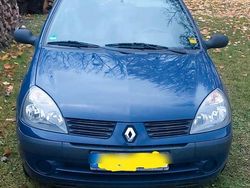 Blau Gebraucht 2004 Renault Clio II Kleinwagen | 2.000 € (Fairer Preis)