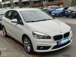 Weiß Gebraucht 2015 BMW 218 Active Tourer Sport Line Van / Kleinbus | 11.650 € (Etwas zu teuer)