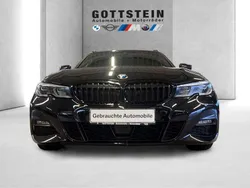 Black sapphire Gebraucht 2021 BMW 320e M Sport Kombi | 25.800 € (Guter Preis)