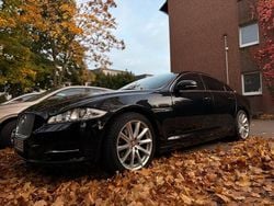 Schwarz Gebraucht 2011 Jaguar XJ Limousine | 11.250 €