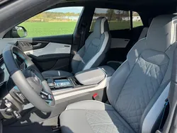 Blau Gebraucht 2023 Audi SQ8 Ambiente SUV | 108.000 € (Teuer)