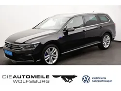 Deep black perleffekt (metallic) Gebraucht 2023 VW Passat Kombi | 33.180 € (Fairer Preis)