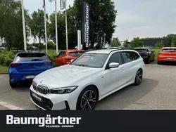 Weiß Gebraucht 2024 BMW 330 M Sport Kombi | 42.480 €