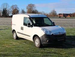 Weiß Gebraucht 2015 Opel Combo Van / Kleinbus | 4.999 € (Fairer Preis)