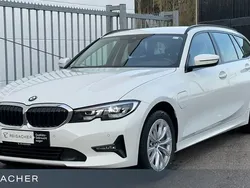 Alpinweiss Gebraucht 2021 BMW 330e Advantage Kombi | 24.299 € (Guter Preis)