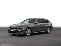 Grau Gebraucht 2024 BMW 330 Kombi | 50.530 €
