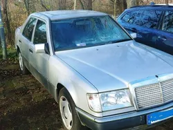 Silber Gebraucht 1992 Mercedes 260 Limousine | 2.500 €