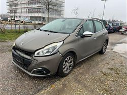 Beige Gebraucht 2016 Peugeot 208 Allure Kleinwagen | 3.990 € (Guter Preis)