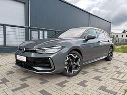 Grau Gebraucht 2024 VW Passat R-line Kombi | 46.470 € (Guter Preis)