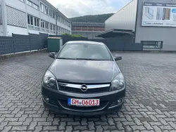 Grau Gebraucht 2010 Opel Astra GTC Limousine | 2.999 € (Etwas zu teuer)
