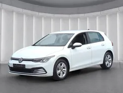Weiss Gebraucht 2021 VW Golf VIII Life Limousine | 21.049 € (Teuer)