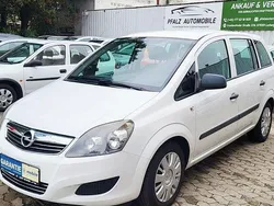 Weiß Gebraucht 2009 Opel Zafira Selection Van / Kleinbus | 4.990 € (Etwas zu teuer)