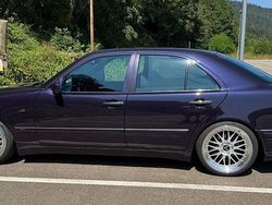Violet Gebraucht 1996 Mercedes E230 Limousine | 11.999 €