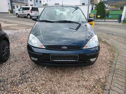 Schwarz Gebraucht 2004 Ford Focus Zetec Kleinwagen | 3.600 €
