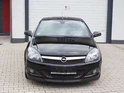 Schwarz (saphirschwarz mi2) Gebraucht 2006 Opel Astra Cabriolet Edition Cabrio | 5.250 € (Teuer)