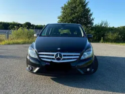 Schwarz Gebraucht 2014 Mercedes B180 Van / Kleinbus | 6.900 €