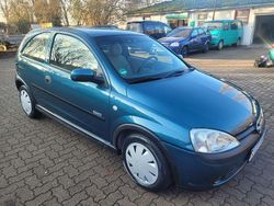 Blau Gebraucht 2001 Opel Corsa Basis Limousine | 1.650 € (Etwas zu teuer)